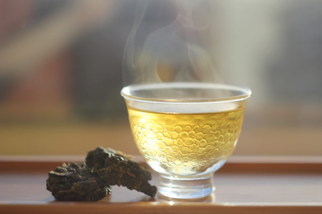 Прессованный слабоферментированный улун Ладонь Будды полусферической скрутки, Тайвань.