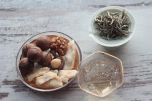Непальский белый чай с орехами и сухофруктами. © Ольга Никандрова