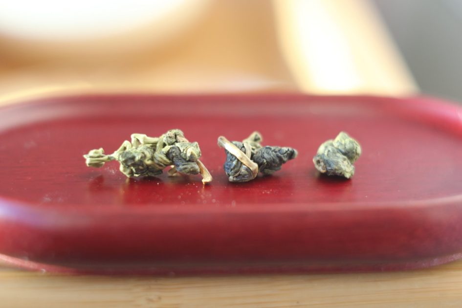 Высокогорный слабоферментированный улун Ладонь Будды полусферической скрутки, Тайвань.